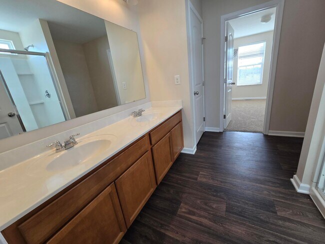 Building Photo - 140 Saddlebred Cir