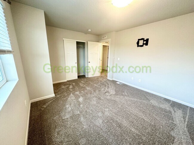 Building Photo - Amazing 2,306-square-foot house in Wood Village