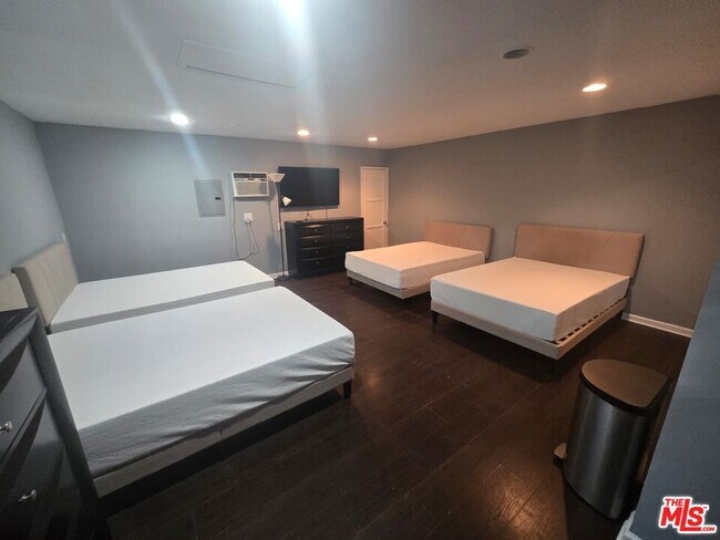 Building Photo - 19150 Topham St