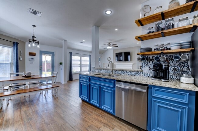 Building Photo - 1423 Sand Lake Ln