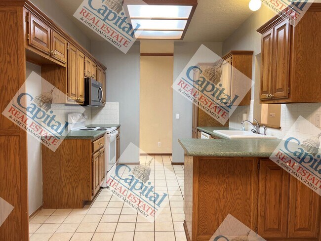 Building Photo - Beautiful 3 Bedroom W/ Move In Special