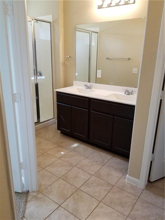 Building Photo - 2880 Donnell Dr