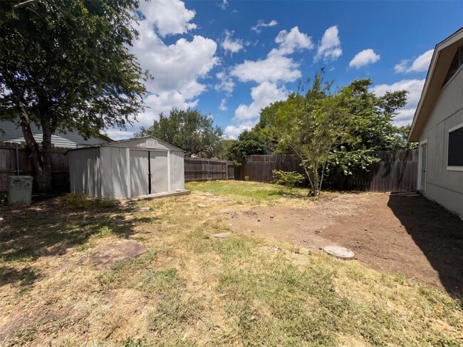 Building Photo - 13004 Campos Dr