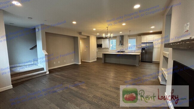 Building Photo - Spacious Issaquah Townhome w/ Entry-Level Suite & 2-Car Garage