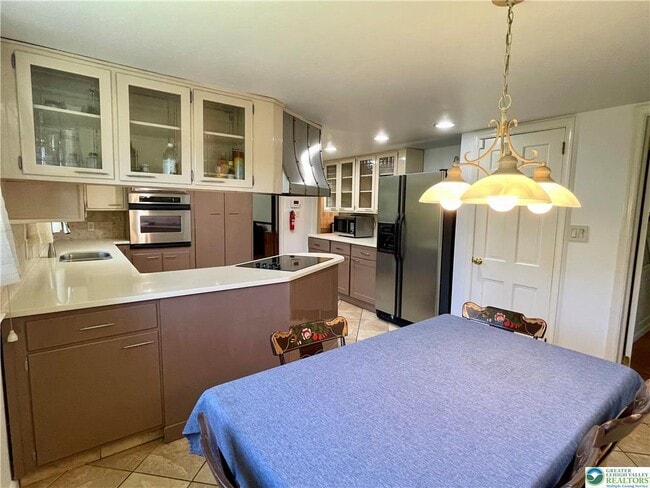 Building Photo - 1331 Armstrong Rd