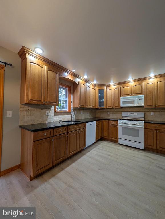 Building Photo - 609 Hartland Ct