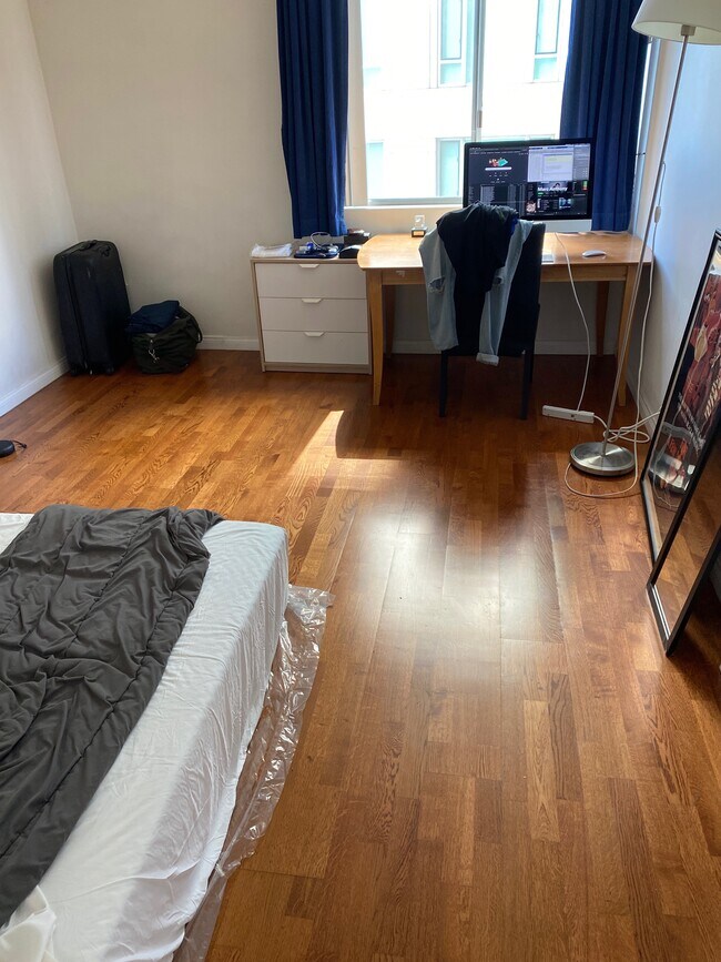 Bed Room 1 - 10747 Wilshire Blvd