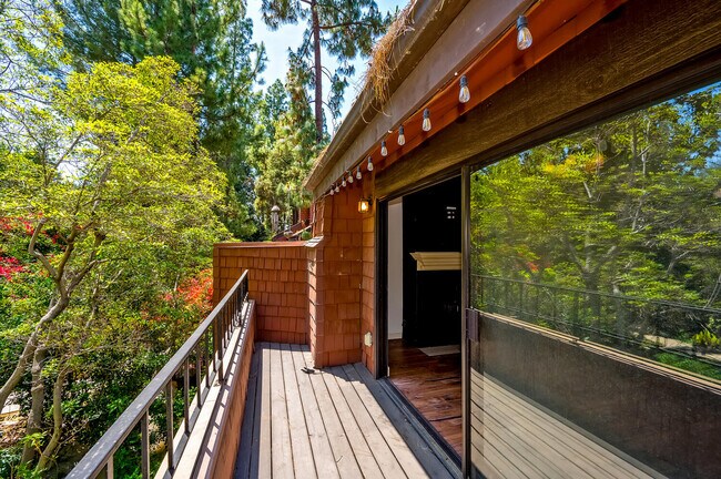 Building Photo - 2742 Pine Creek Cir