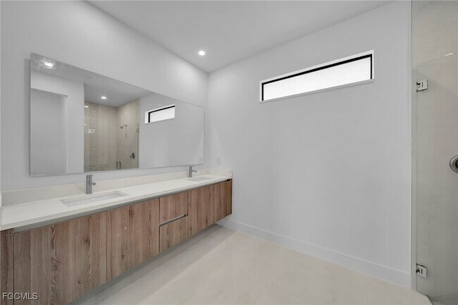 Building Photo - 2540 NW 6th Terrace