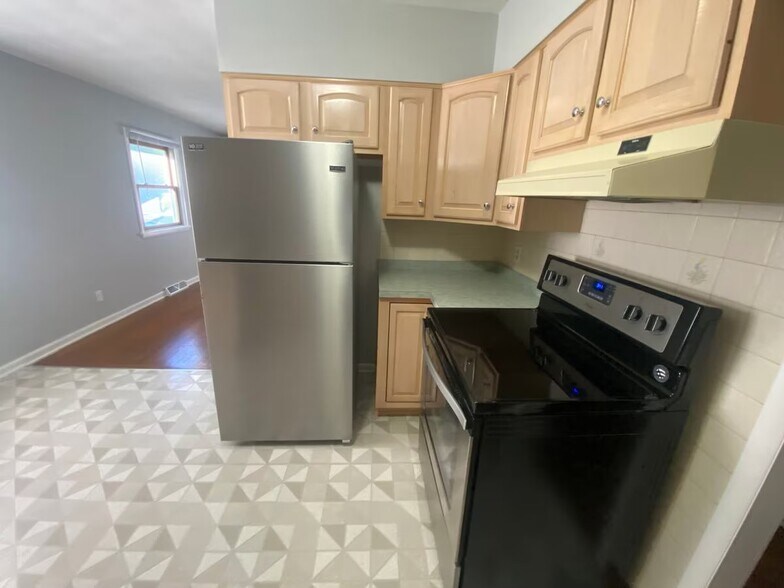 Building Photo - 1411 McDonald Ave