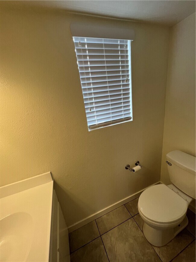 Building Photo - 23401 La Crescenta