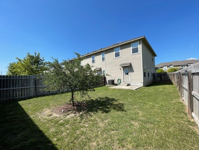 Building Photo - END UNIT Town home for rent