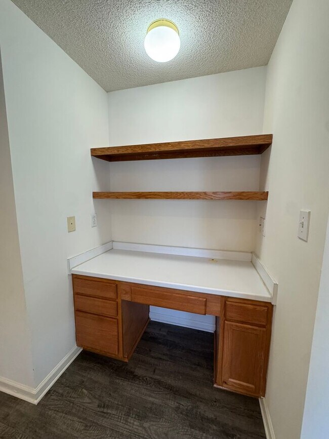 Building Photo - 132 Springwood Ln
