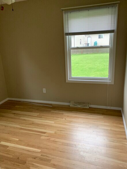 Building Photo - 2125 Hollywood Blvd