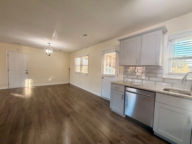 Building Photo - 101 Holly Rd