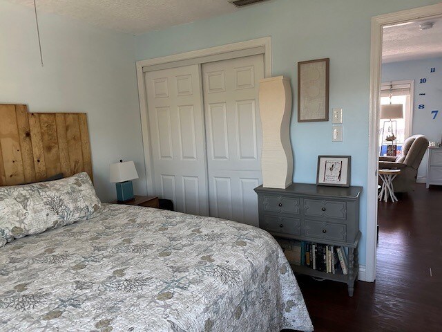 Building Photo - 4843 Coquina Key Dr SE