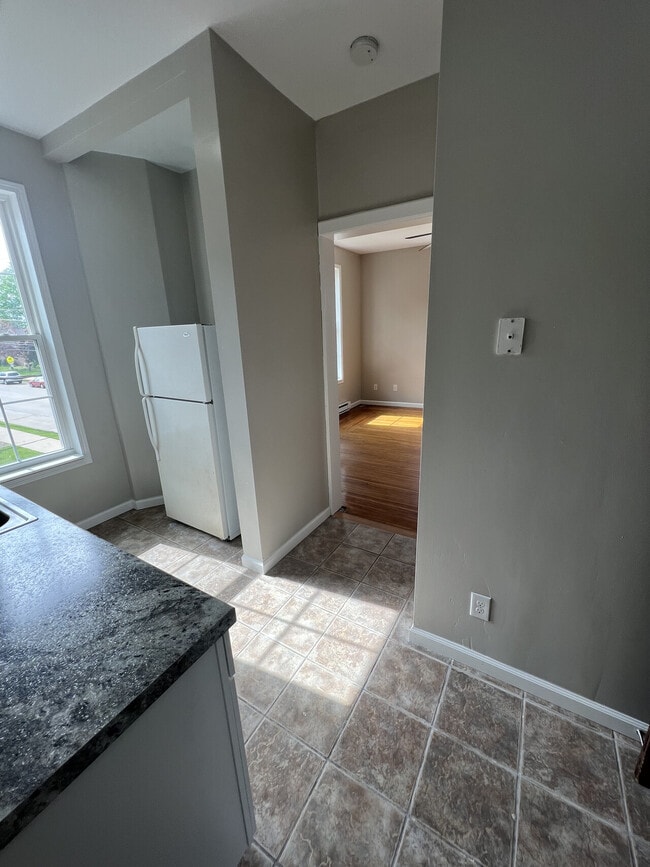 Building Photo - 1020 University Ave