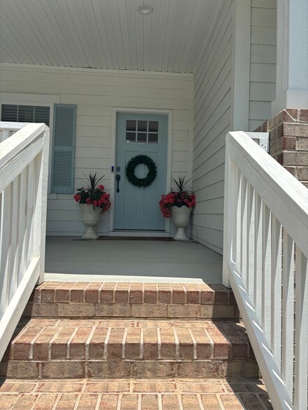 Building Photo - 2124 West Blvd