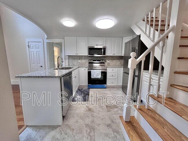 Building Photo - 32 Starr St