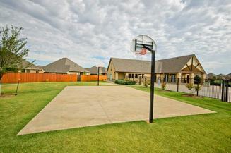 Building Photo - 15512 Maple Ridge Ln