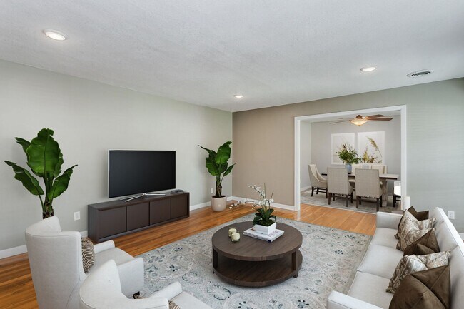Building Photo - 4 bedroom home in Cordova Park