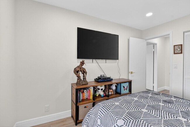 Building Photo - 7917 La Mirada Dr