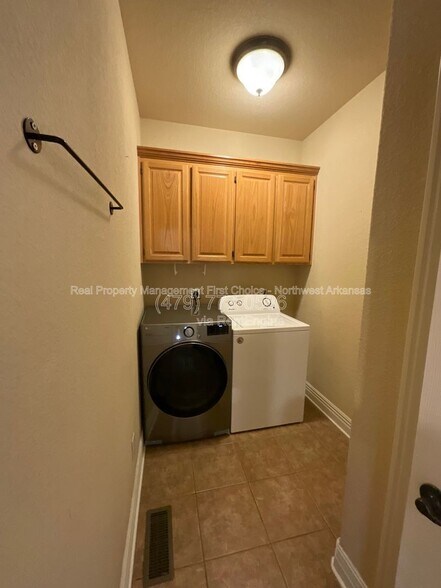 Building Photo - 1 Dent Ln