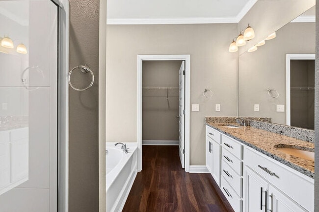 Building Photo - 10557 Sweet Bay Dr