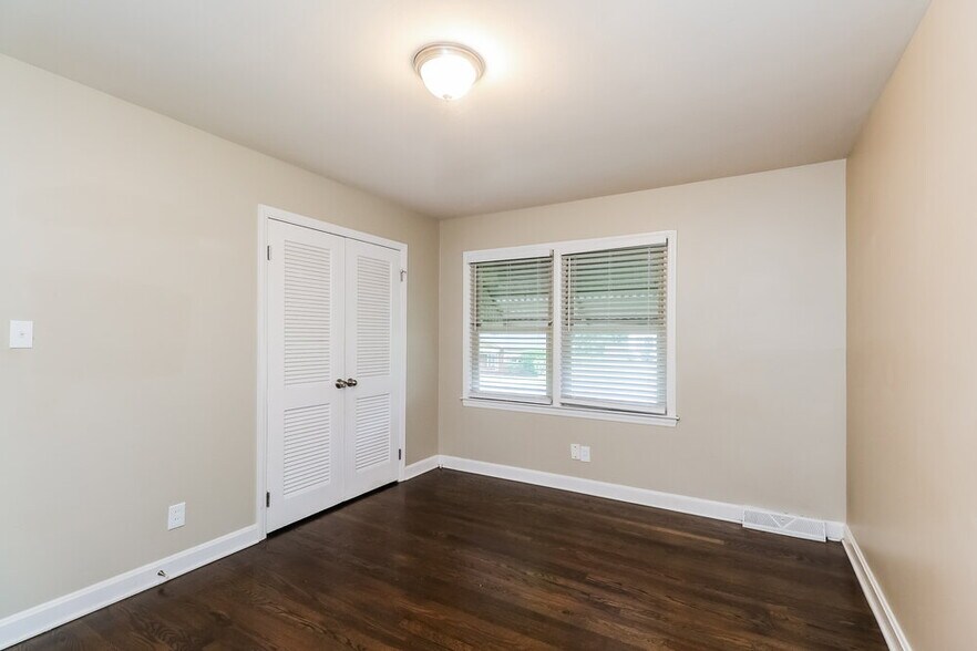 Building Photo - 3924 Broadview Dr