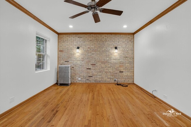 Building Photo - Fantastic Rogers Park 1 Bedroom Has it All