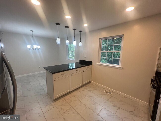 Building Photo - 4200 Gerry Ln