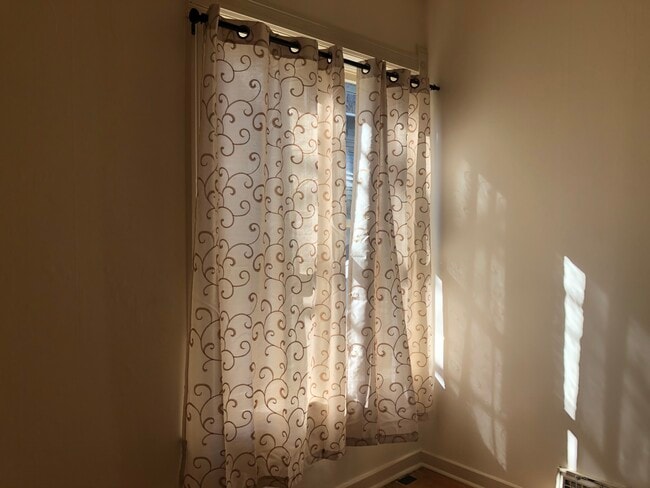 Building Photo - 214 N Canyon Rd