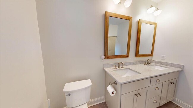 Building Photo - 345 Cloverdale Rd