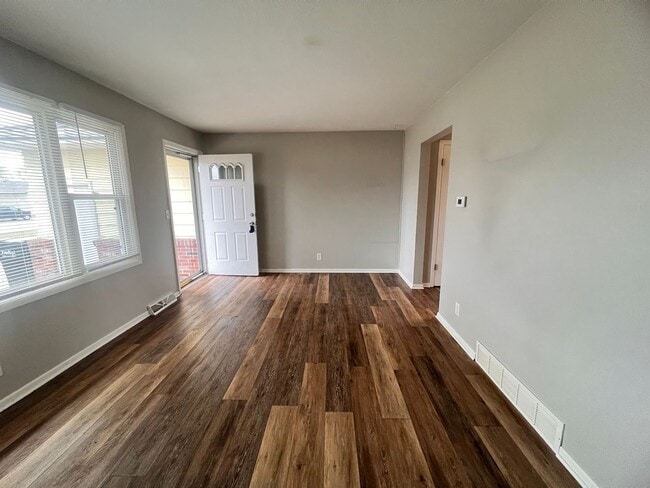 Building Photo - Four Bedroom Duplex in Jenison!