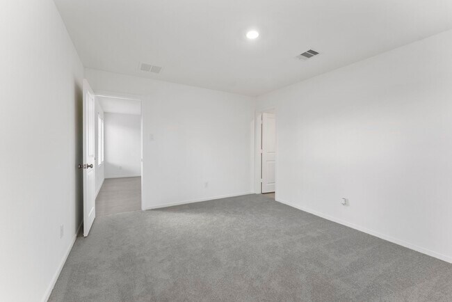 Building Photo - 706 Umbrella Tree Dr