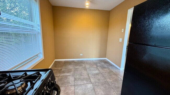 Building Photo - 1501 Raymond Dr
