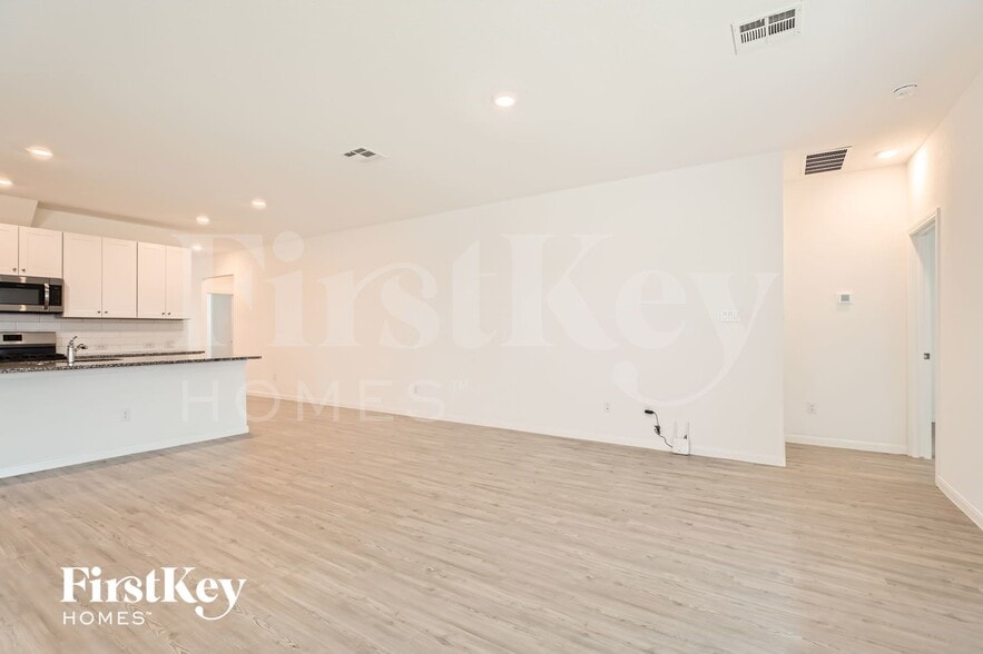 Building Photo - 1212 Treehouse Ln