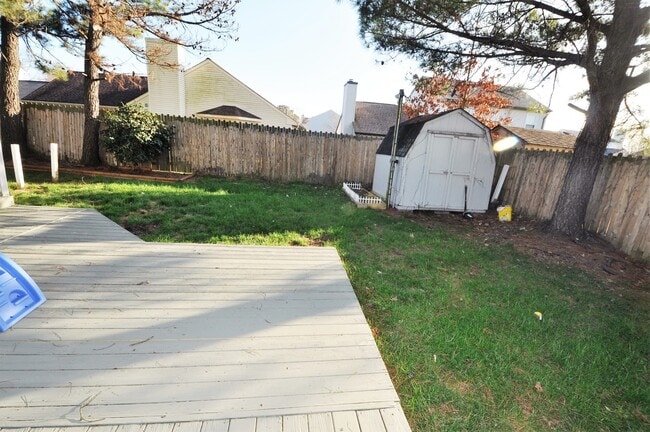 Building Photo - Landstown Lakes