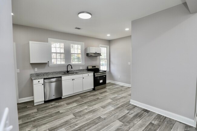 Building Photo - 11 Kendrick St