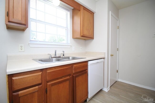 Building Photo - 509 Wood Crest Way