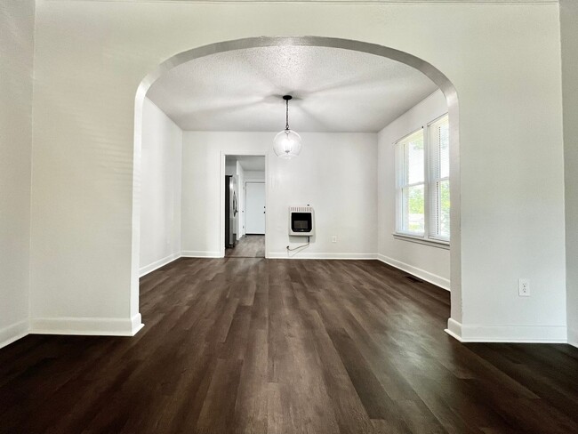 Building Photo - Cozy 3-Bedroom House on Linwood Ave.