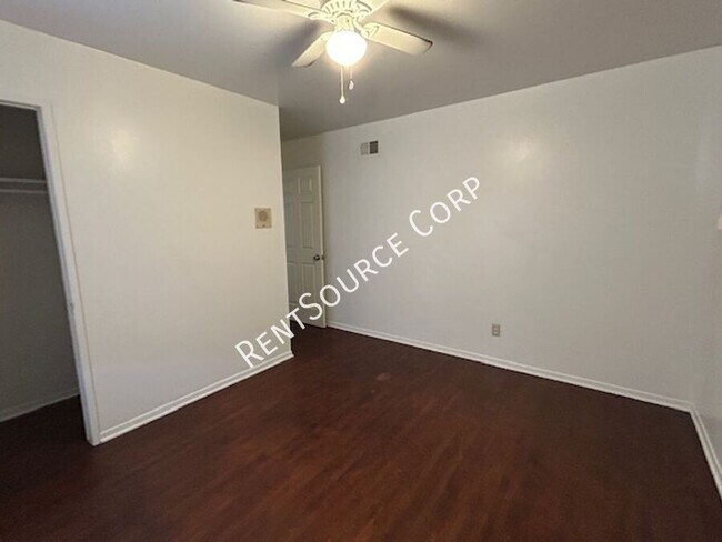 Building Photo - 822 W Ave J 9