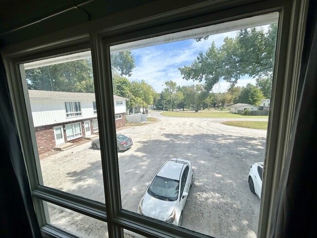 Building Photo - 625 Bryan Ave