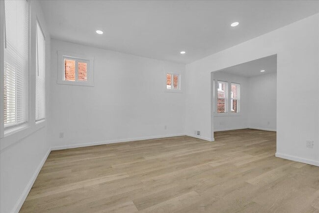 Building Photo - 2727 Leslie St