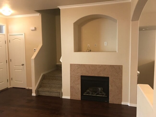 Building Photo - CHARMING 2BD TOWNHOME IN THE VISTAS AT NOR...