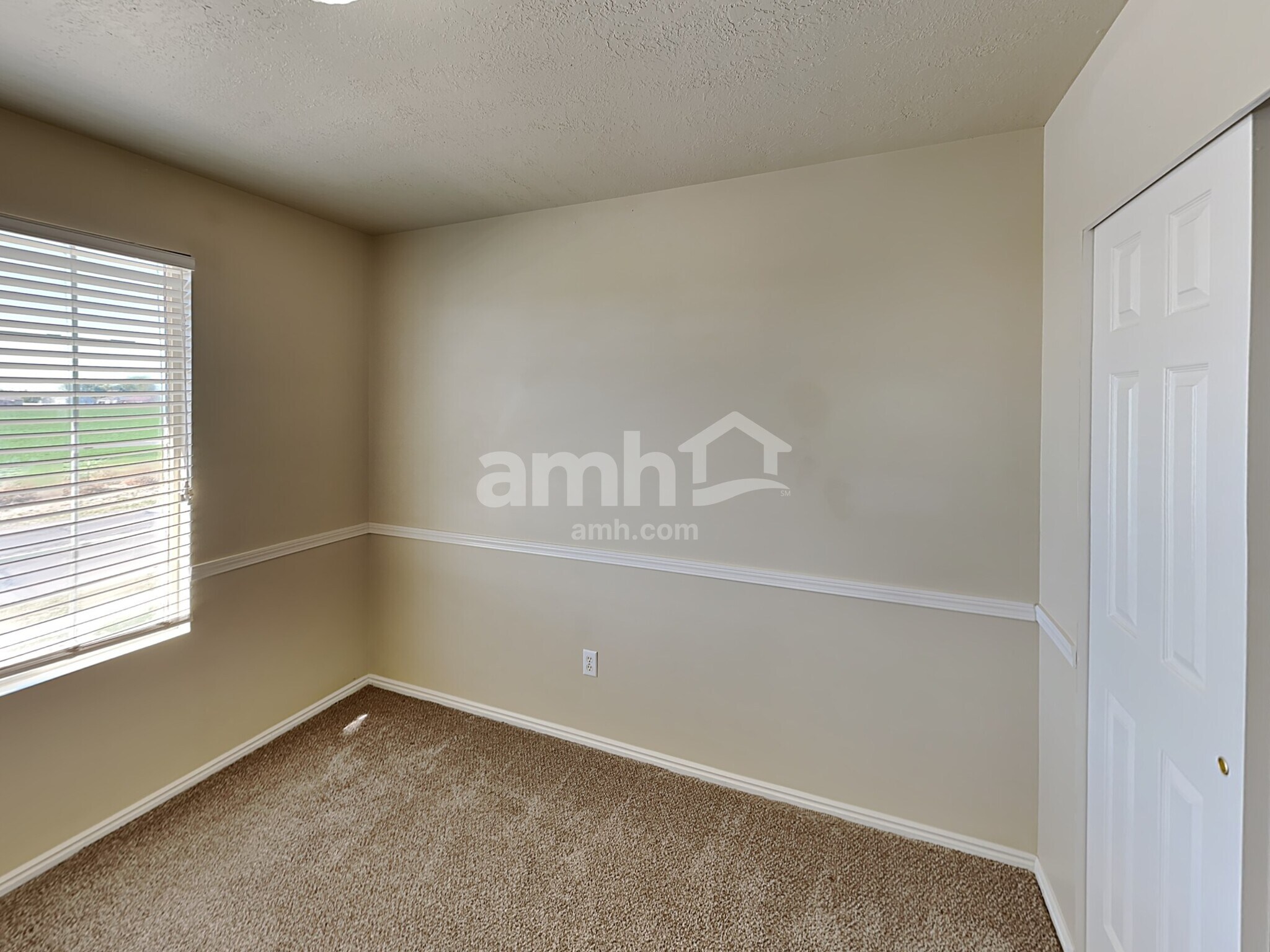 Building Photo - 2397 S 3000 W