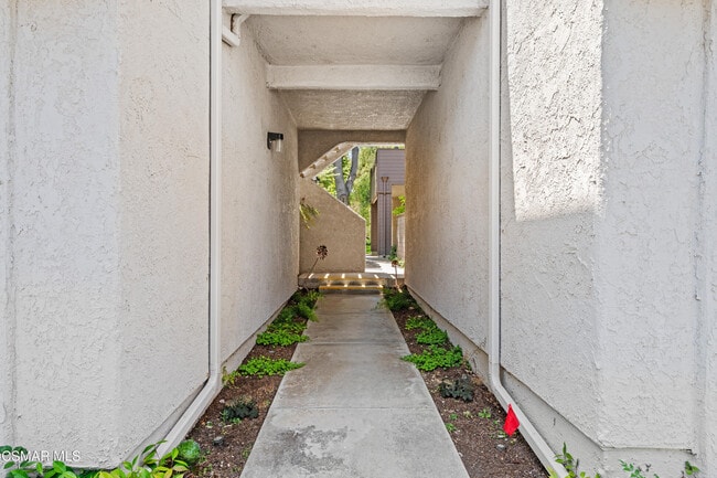 Building Photo - 501 Via Colinas