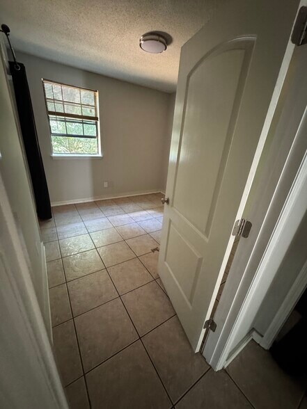 Building Photo - 1863 Nekoma Ct