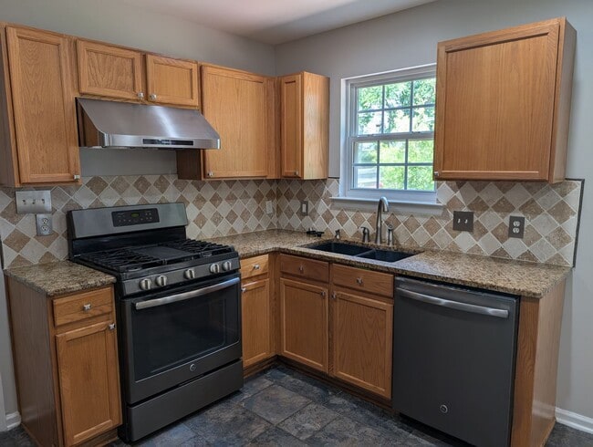 Building Photo - 9935 Redbud Tree Ct