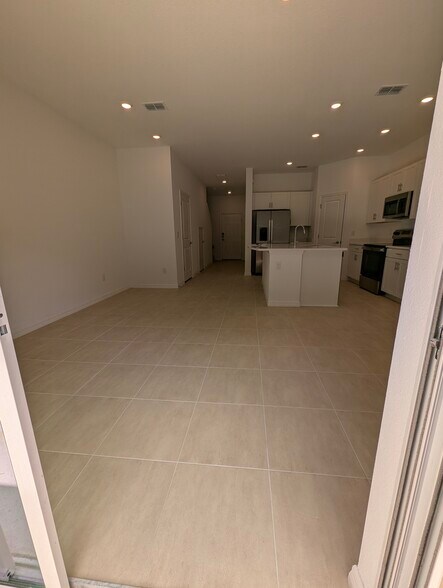 Building Photo - 2093 Hallier Cv